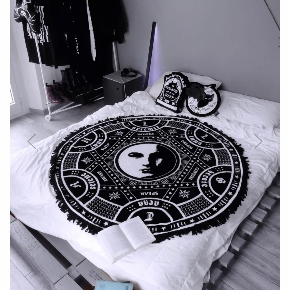 New: Killstar round moon blanket